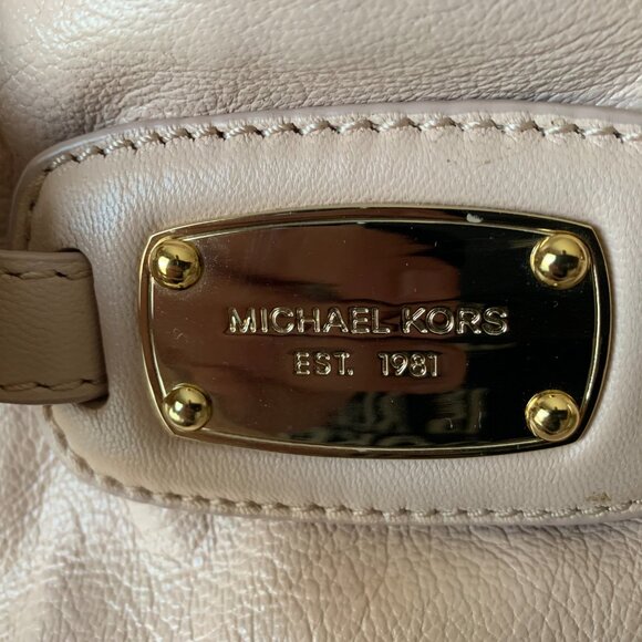 Michael Kors Beige Crossbody hobo bag - Picture 8 of 8